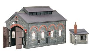 Peco Engine Shed inc. Hut (176mm x 90mm x 120mm) OO Gauge