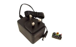 Gaugemaster Wall Mounted Transformer 1 x 16v AC or 12v DC @ 1.1a