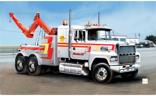 Italeri 1/24 Scale U.S. Wrecker Truck Model Kit